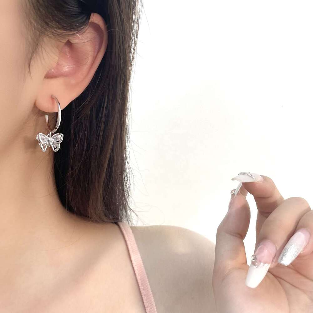 Fuxin New Hollow Butterfly Niche Design High-end C-shaped Hoop Elegant Sparkling Zircon Earrings a8e