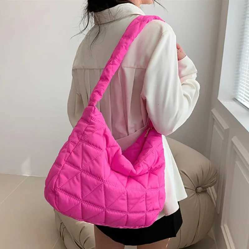 Puffer Quilted Crossbody Bag Stylish Padded Shoulder Bag Large Capacity Hobo Bag for Travel Sports Y250730