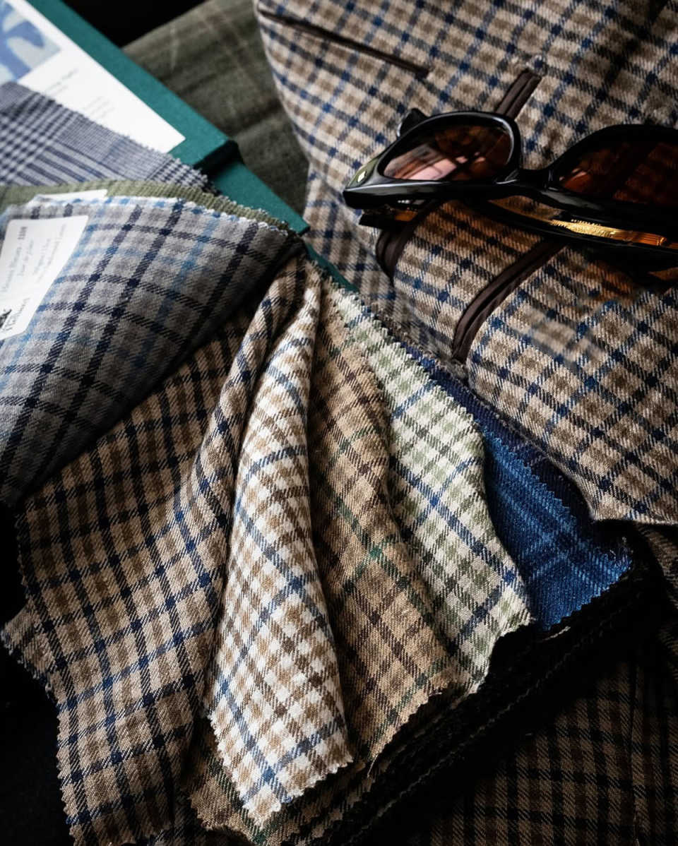 New Plaid Men Suits Single Breasted Groom Tuxedos 2 Pcs Jacket Pants Business Casual Formal Wear Party Prom Customized