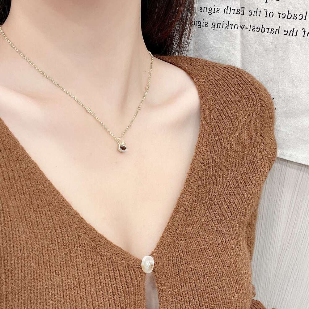 Rose Red Tiger Eye Stone Necklace for Women, Niche High-End Sweater Chain, Light Elegant Bracelet, 2024 New Model d0b