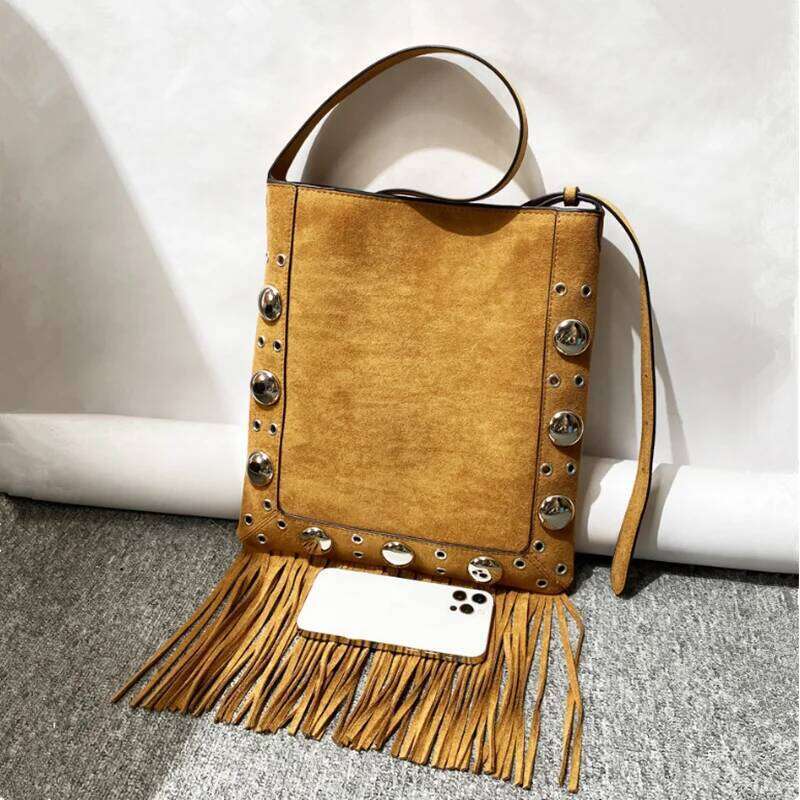2025 Designer Vintage Faux Suede Women Messenger Fashion Rivet Trim Tassel Underarm Shoulder Bag Willow Nail Handbag
