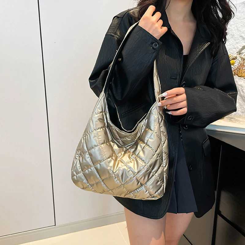 Puffer Shoulder Bag for Women Down Cotton Padded Tote Bag Bubble Handbag Purse Large Shopper Bag Quilted Cloud Top Hand Bag Y250730
