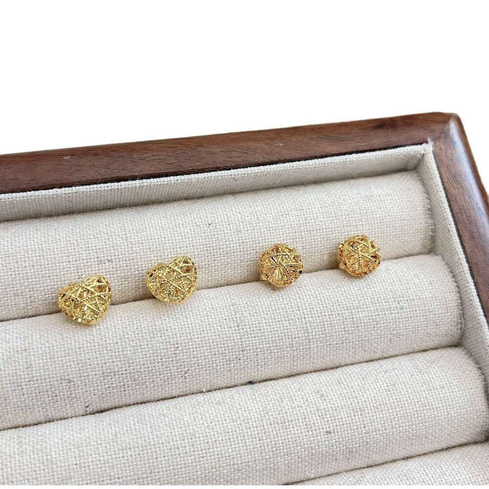 Unique 2024 New Gold Brushed Hollow Women, Niche Design, High-end Feel, Elegant Earrings for Autumn and Winter 70c