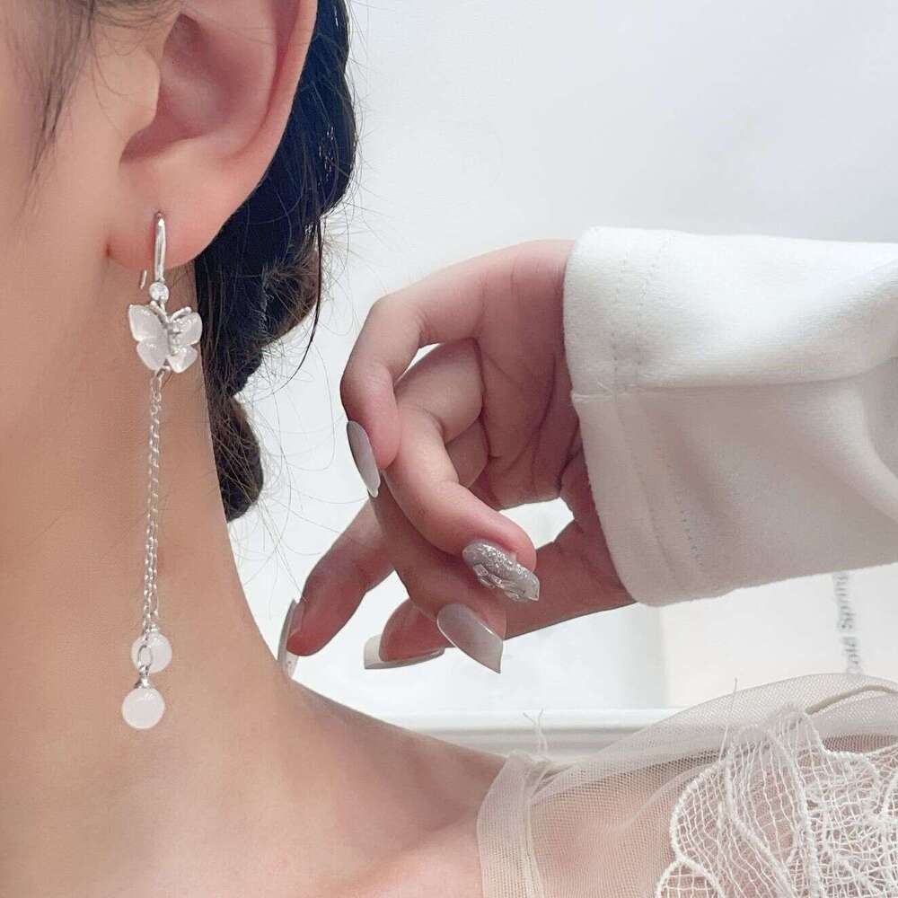 Korean Style New Zircon Butterfly Tassel Elegant Light High-end Niche Design Exquisite Unique Earrings 156