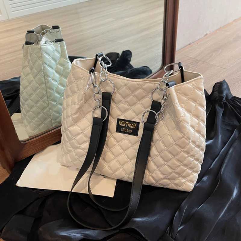 New Popar PU Leather Large Capacity Mens Bag Winter High Quality Quilted Design Shoulder Bag Cute Shopper Tote Bag Y250730