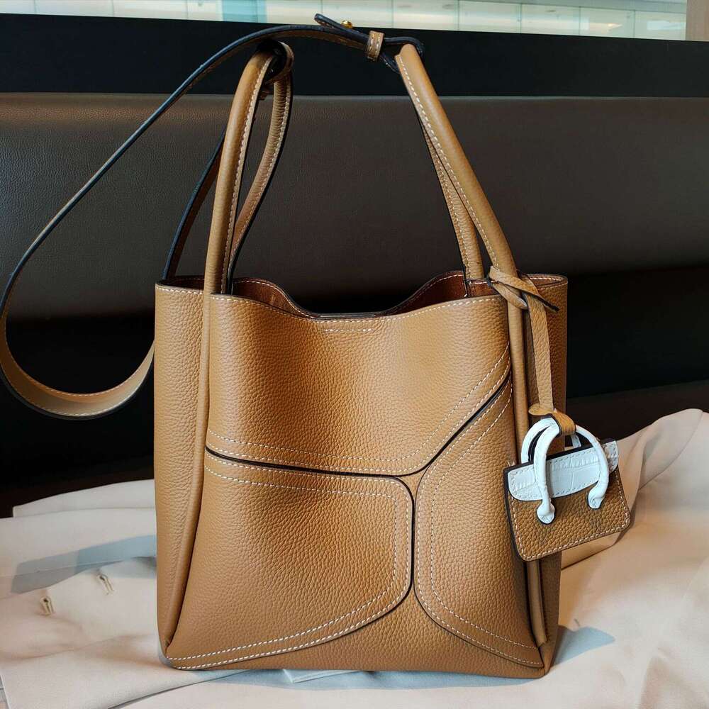 Single Shoulder Underarm Genuine Leather Large Capacity Tote Bag New Top Layer Cowhide Handbag Commuting Versatile Simple designer bag B5