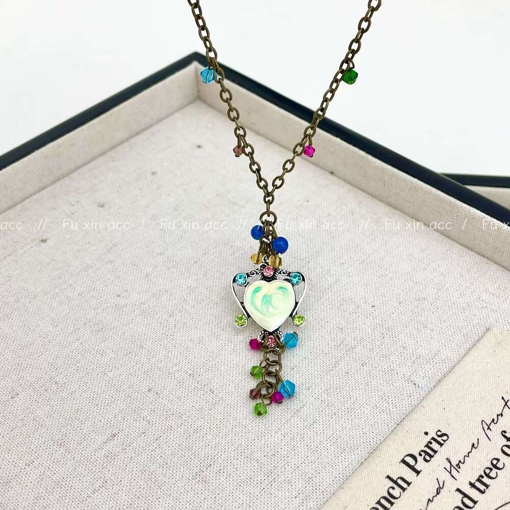 Vintage Crystal Bronze Carved Heart Necklace Fashion Versatile Design High-end Collarbone Chain Light Choker a1d