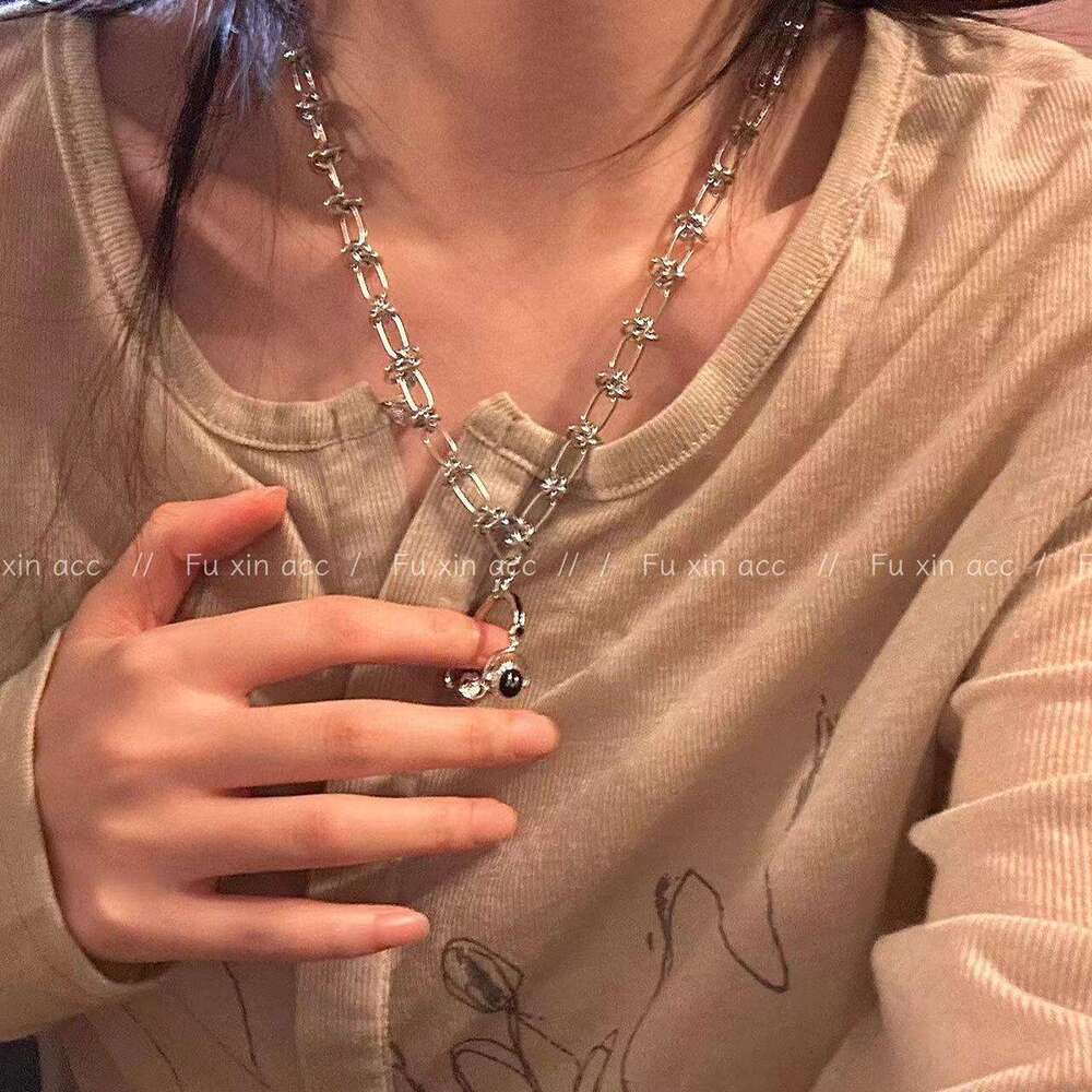 Fashion Knot Thorn Earphone Pendant Necklace Unisex Niche Design Sense Light Collarbone Chain Choker 328