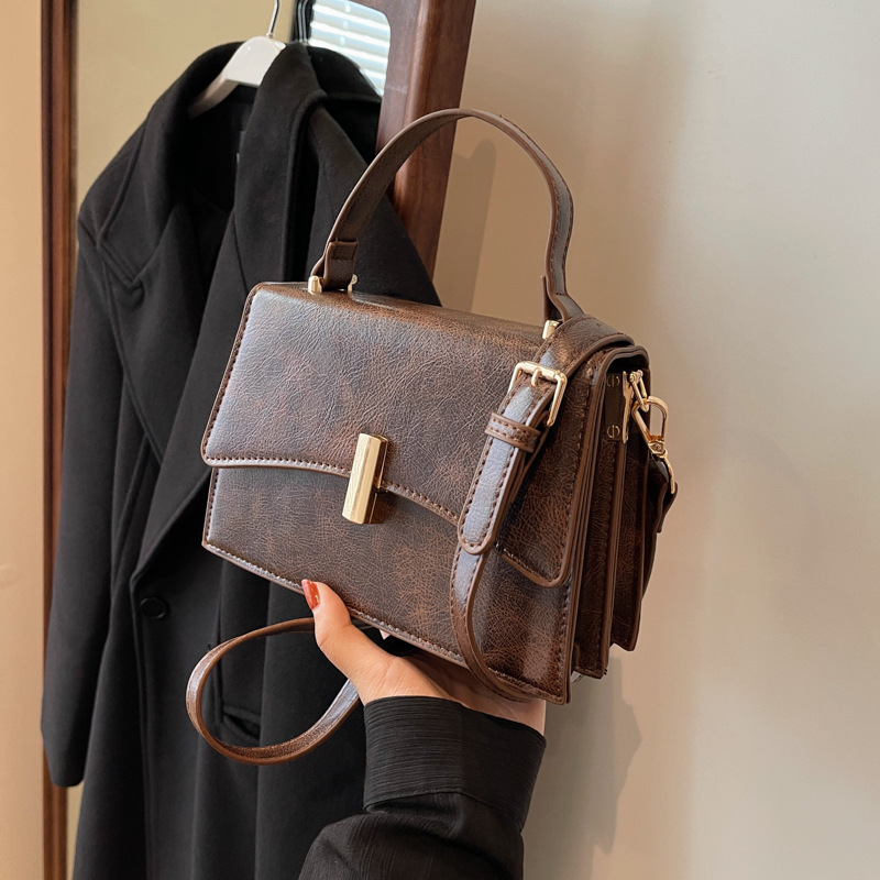 French niche fashion foreign style portable small square bag Internet celebrity 2025 new autumn and winter women shoulder crossbody armpit bag