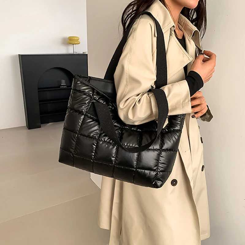Fi Quilted Shoulder Bags Down Cotton Padded Large Capacity Tote Bags Solid Color Shopping Bags Wen Girls Y250730