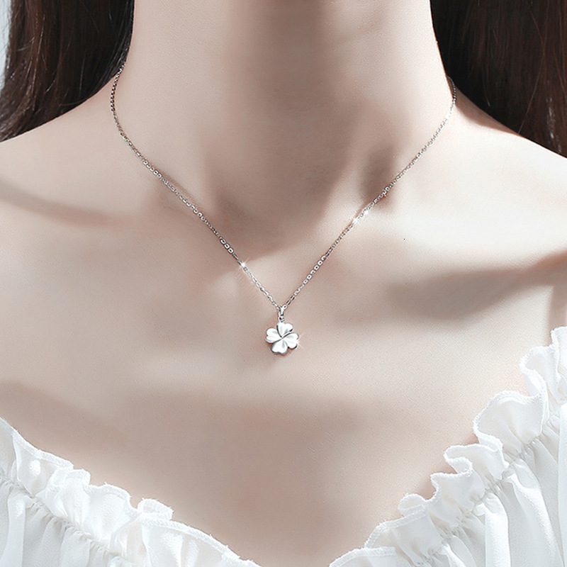 Lucky Four-leaf Clover Necklace For Women Fashionable Elegant Beach Lady Pendant Designer Necklace Chain Gift For Girlfriend Birthday Fresh Flower Pen