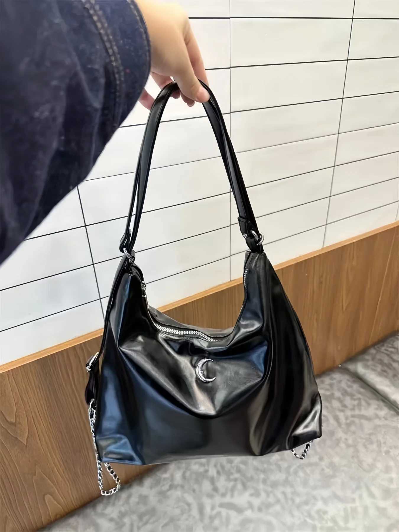 Large Capacity Commuter Soft Leather Multi-Purpose Shoulder Bag College Style Hundred Chain Shoulder Black Handbag Y250730