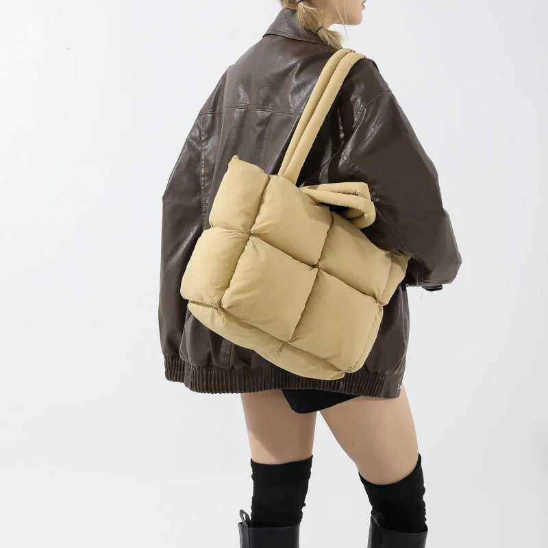 5 Soft Puffer Tote Bag Designer Quilted Wen Shoulder Bags Nyl Padded Lady Handbags Down Cott Warm Winter Shopper Bag Y250730