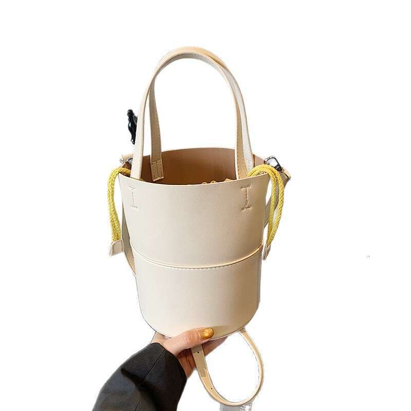 New Personalized Handheld Bucket with Unique Design, Niche Ins Style Shoulder Bag, Elegant Versatile Trendy Crossbody Bag