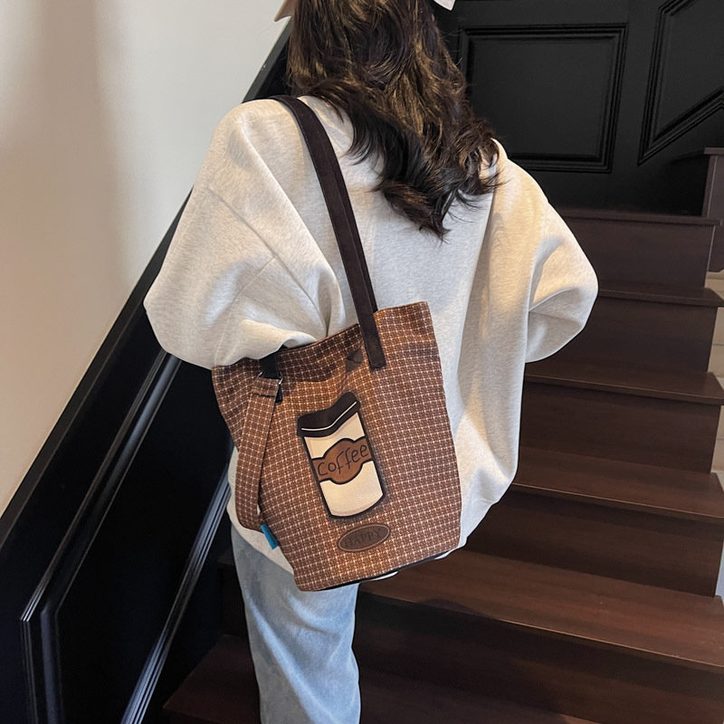 2025 new bucket bag designer commuting shoulder bag outdoor travel handbag women's popular crossbody bag