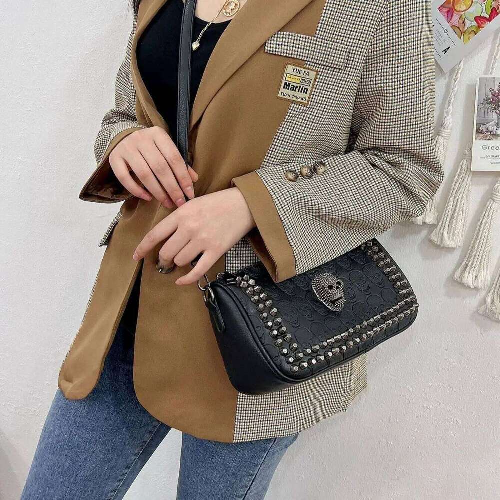 (Halloween) 2024 new Y2K street motorcycle punk wind rivet black skull shoulder messenger bag