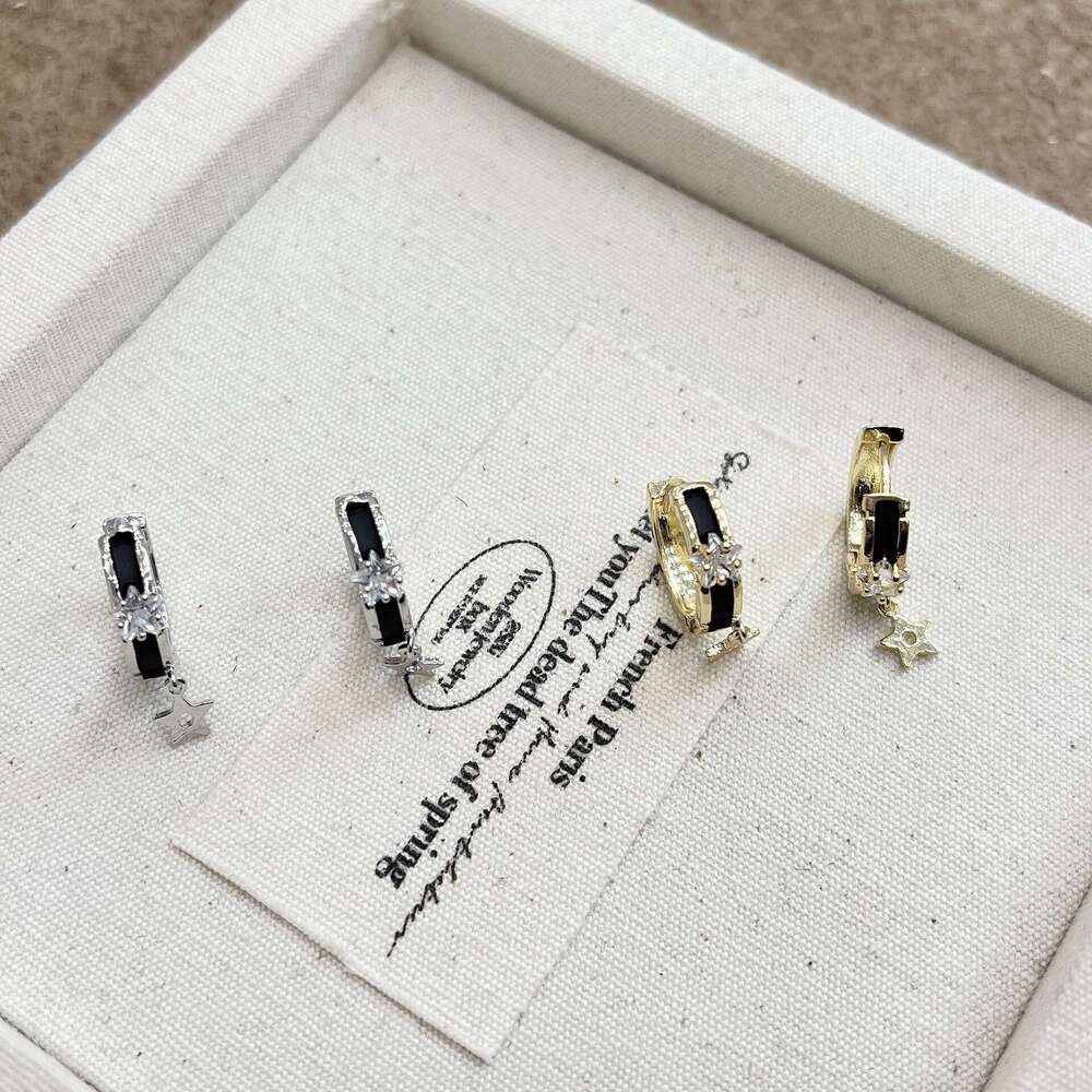 Sweet Cool Girl~ Black Star Small Hoop Niche Exquisite Versatile Clips Elegant Earrings Autumn Winter Jewelry Ear Studs ee3