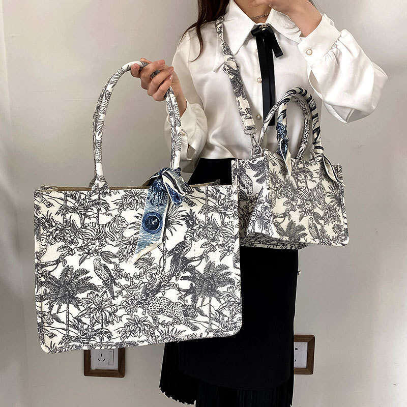 Embroidered Handbag Niche Tote Women's Canvas Shoulder Bag