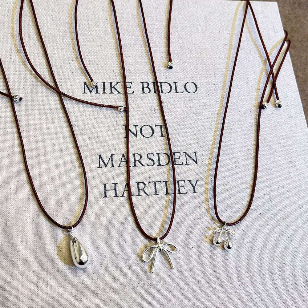 Light High-End Cherry Bow Pendant Red Rope Necklace for Women Simple Versatile Elegant Fashion Choker Sweater Chain de2