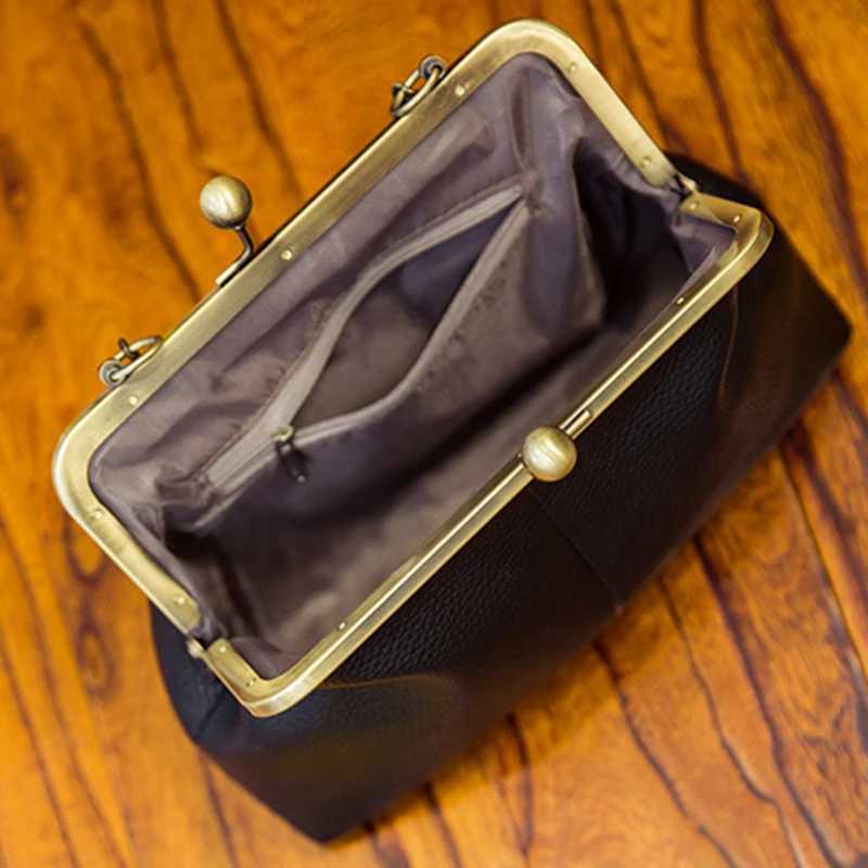 Vintage Soft Skin Shell Bag New Lychee Pattern Handbag Simple And Versatile Shoulder Bag Clip Chain Crossbody Mens Bag Y250730