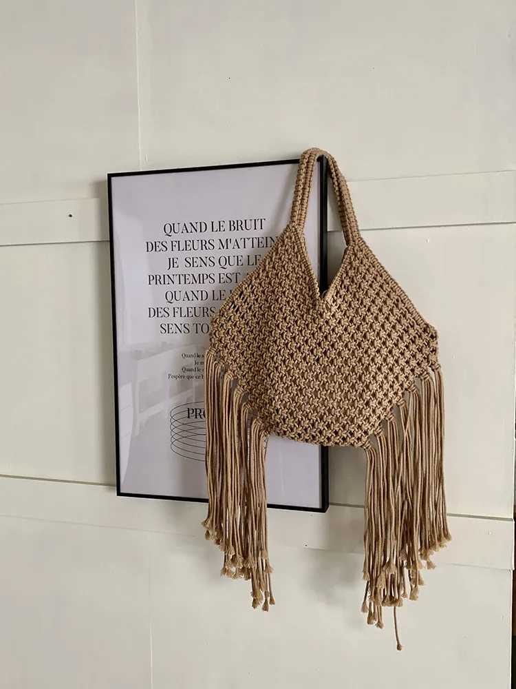 Bohemian Womens Large Capacity Tassel Shoulder Bag 2025 Straw Weave Tassel Tote Summer Beach Bags Y250729