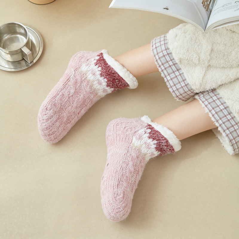 1 pair of thickened floor socks with plush insulation socks for warm feet, silicone anti slip socks on the soles of the feet, indoor shoe covers