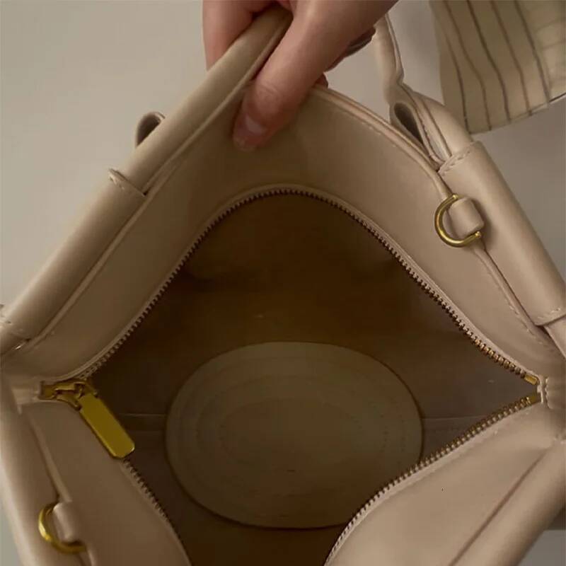 Cloud Dumpling Lady Handbag New Drawstring Design Pleated Adjustable Strap Crossbody Shiny Texture Korea Shoulder Bag