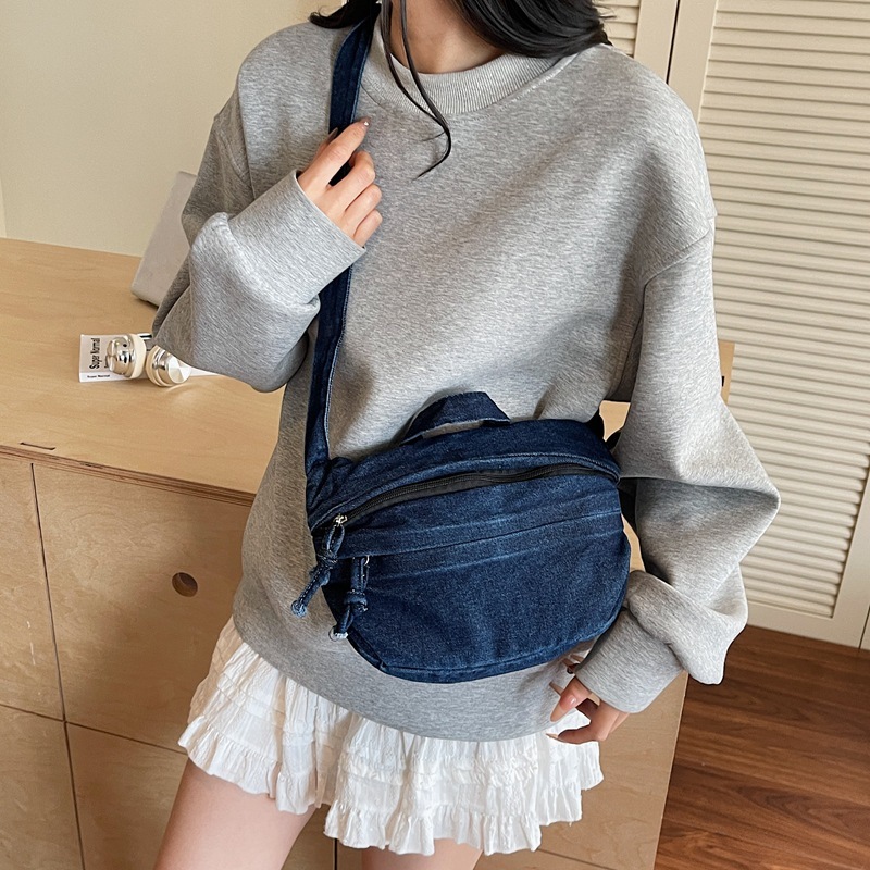 2025 designer's new washed denim women's crossbody bag, casual handbag, saddle bag, street fashion shoulder bag