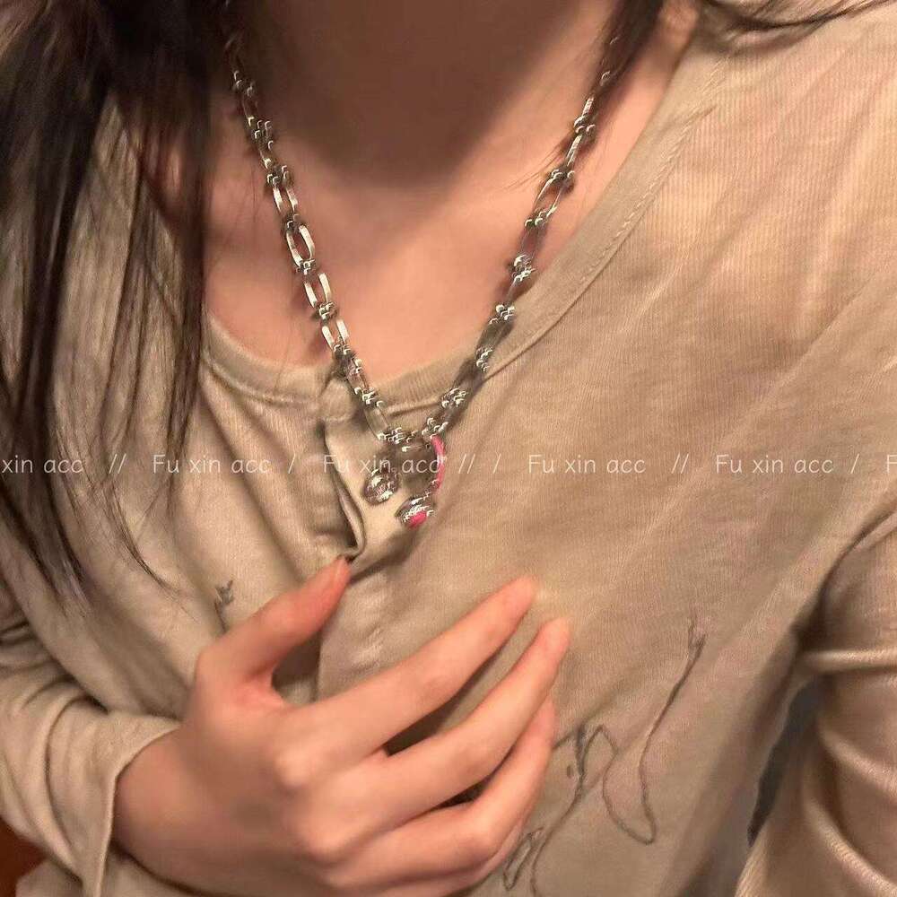 Fashion Knot Thorn Earphone Pendant Necklace Unisex Niche Design Sense Light Collarbone Chain Choker 328