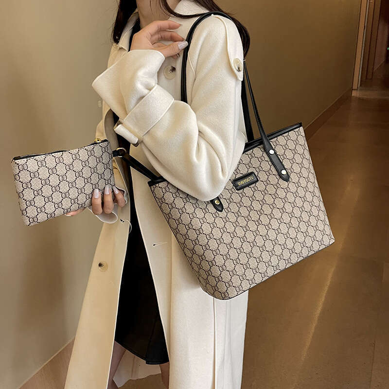 2025 New Tote for Women Large Capacity Korean Style Handbag Old Flower Letter Versatile Shoulder Bag