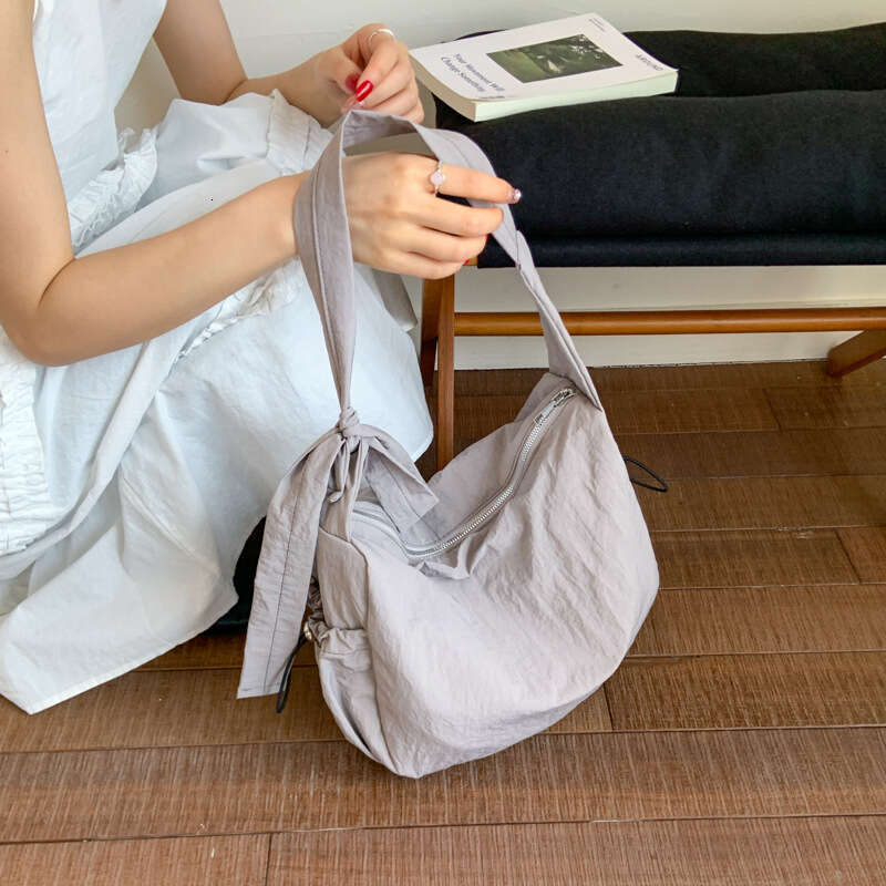 2025 Lightweight Niche Design Tote Crossbody Simple Fashion Waterproof Lazy Style Relaxed Feel Shoulder Bag