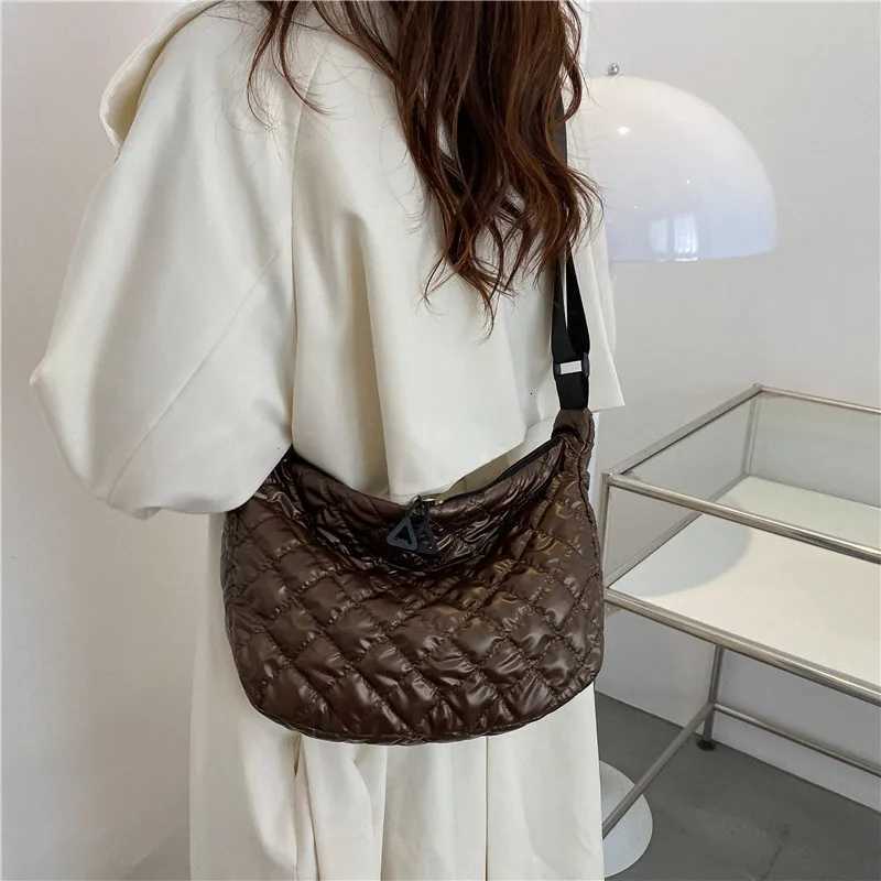 Mens Vintage Nylon Shoulder Underarm Bag Fem Casual Waterproof Crossbody Lady Quilted Space Cotton Handbag Y250730