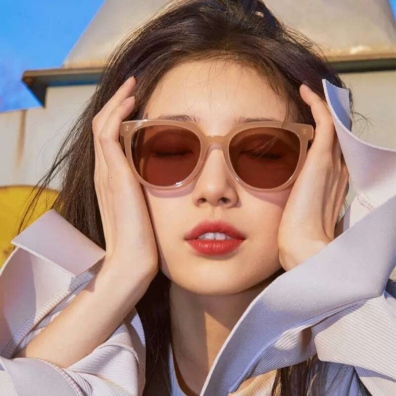 DHcollections Celebrity Cat-Eye Sunglasses - UV400 Polarized, AC Lenses, Korean Style for Women (6 Colors, Regular & Polarized)