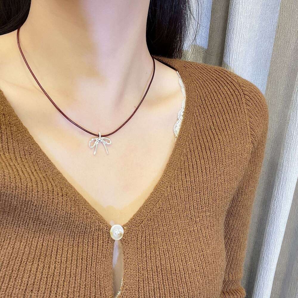 Light High-End Cherry Bow Pendant Red Rope Necklace for Women Simple Versatile Elegant Fashion Choker Sweater Chain de2