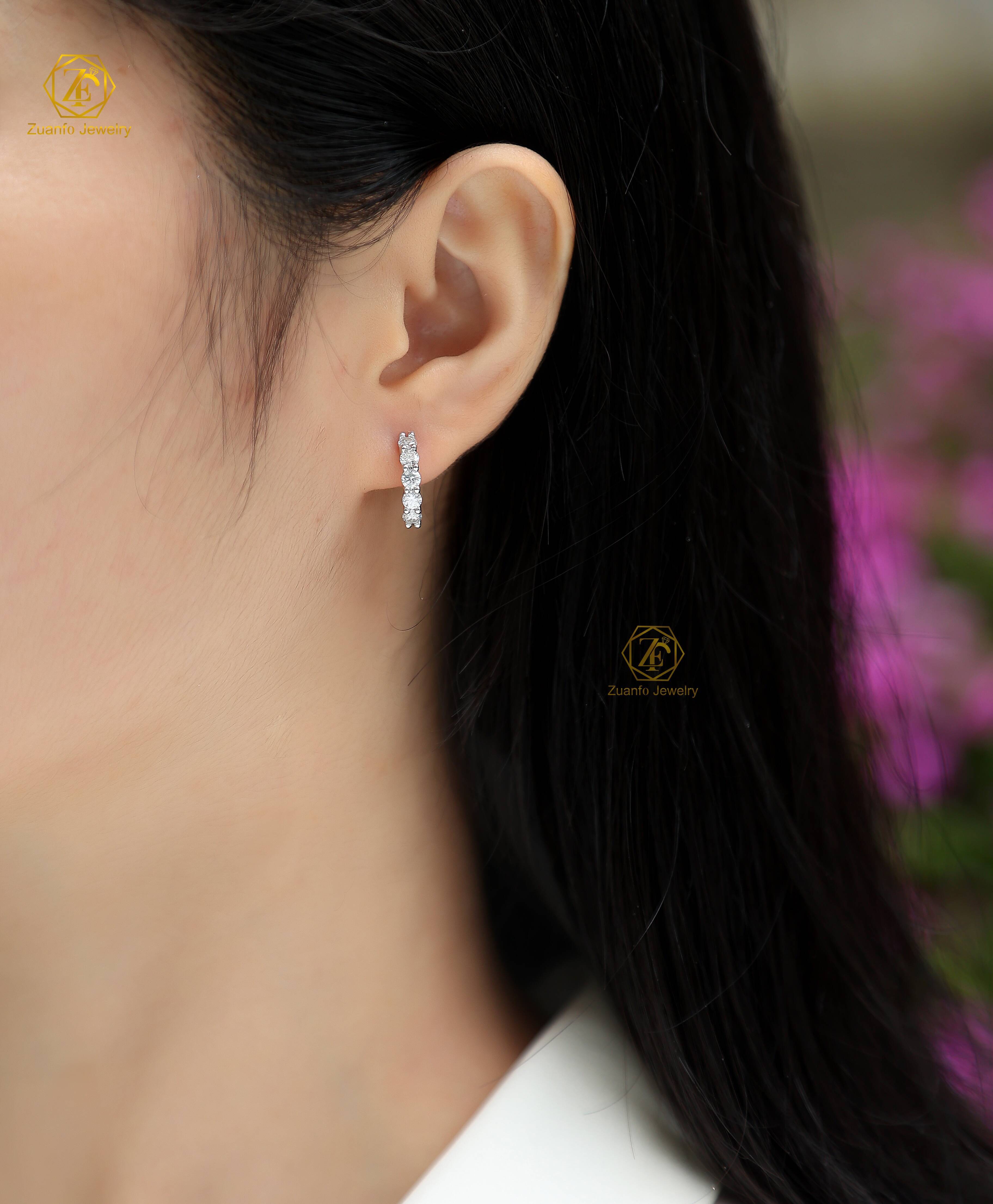 Wholesale Fine Jewelry 925 Sterling Silver Huggie Earrings 0.1Ct Lab Grown Moissanite Gold Plated Hoop for Anniversaries Parties