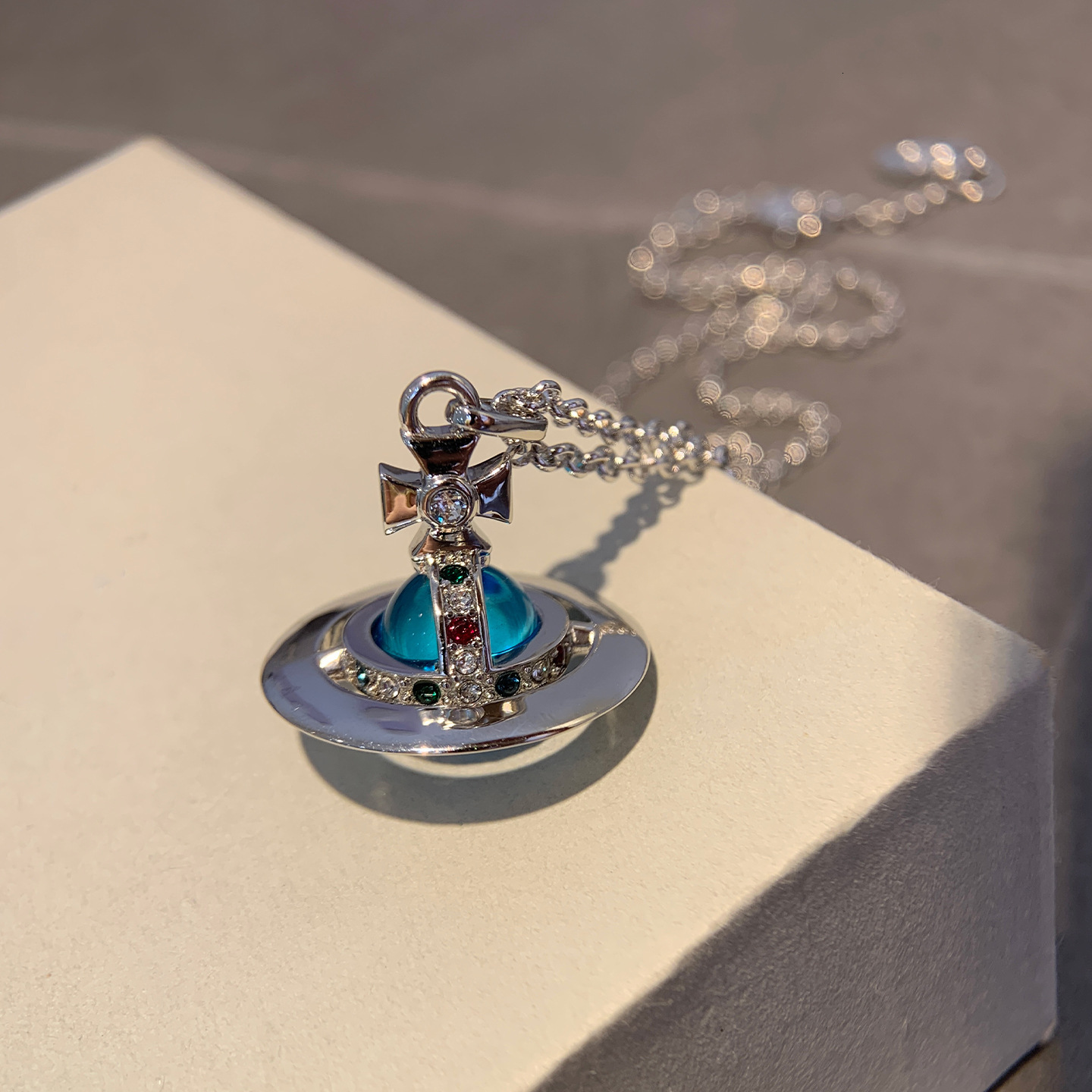 Dowager Mid-size Lake Blue Orb Necklace Three Dimensional Saturn Chain Beach Lady Pendant Inlaid With Designer Necklace Diamonds Planet Astronaut Fash