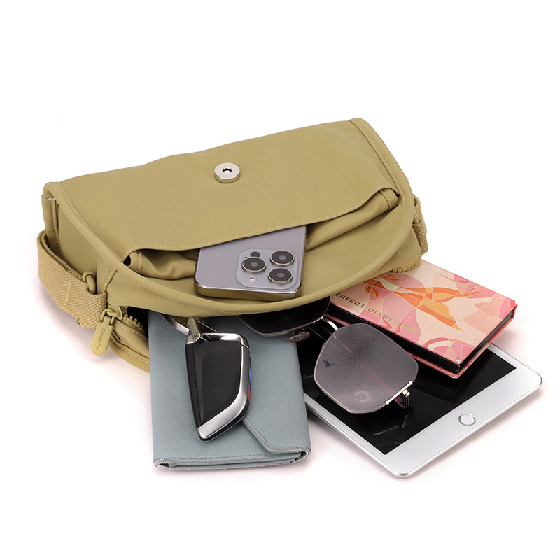 Colorful Fox Women's New Versatile Fashion Flip Crossbody Niche High-end Portable Small Square Bag ddmymoon