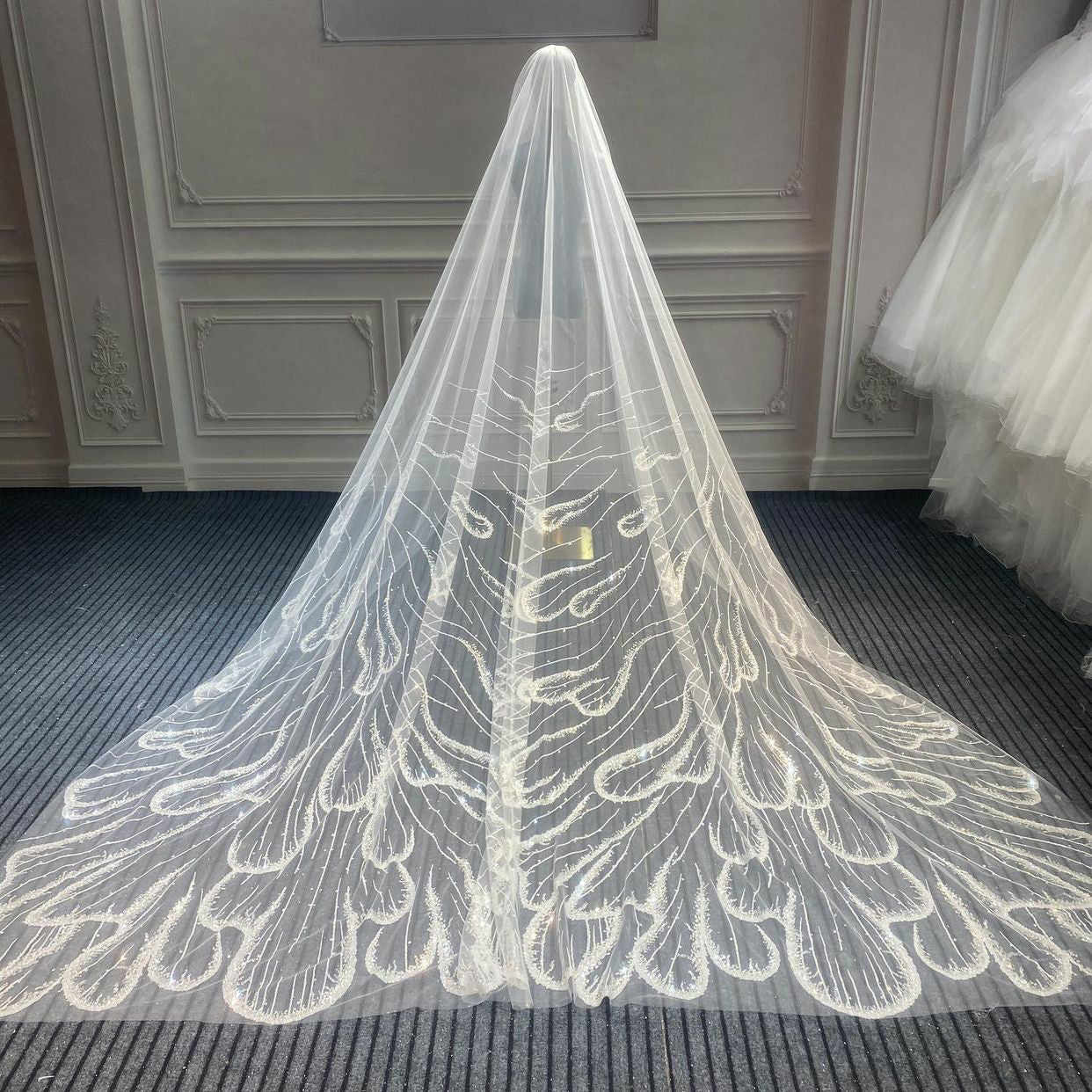 Cathedral Length Customized Wedding Veil One Tier Luxury Sequins Bridal Veil Long Tulle Veil with Comb Wedding Accessories