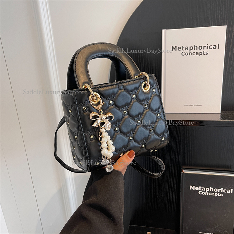 Women's New Diamond Studded Diana Bag Free Shipping Designer Luxurious And Fashionable Diamond Grid Mini Handbag Texture Popular Single Shoulder 