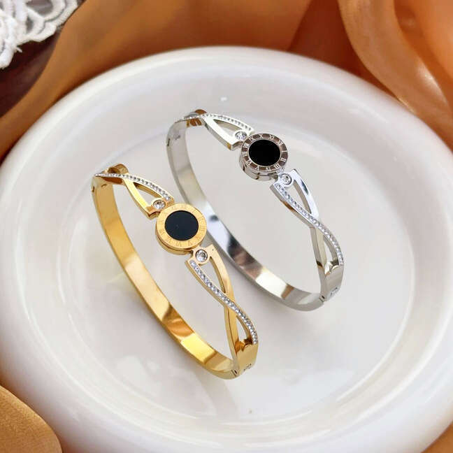 2025 Roman Letter Inlaid Dia Light Open Titanium Gold New Stainless Steel Bracelet Ins Jewelry