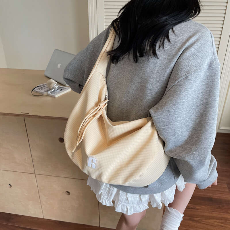 Korean Style Ins Super Popular Artistic Dumpling 2025 Summer New Daily Commuting Design Sense Fashion Crossbody Bag