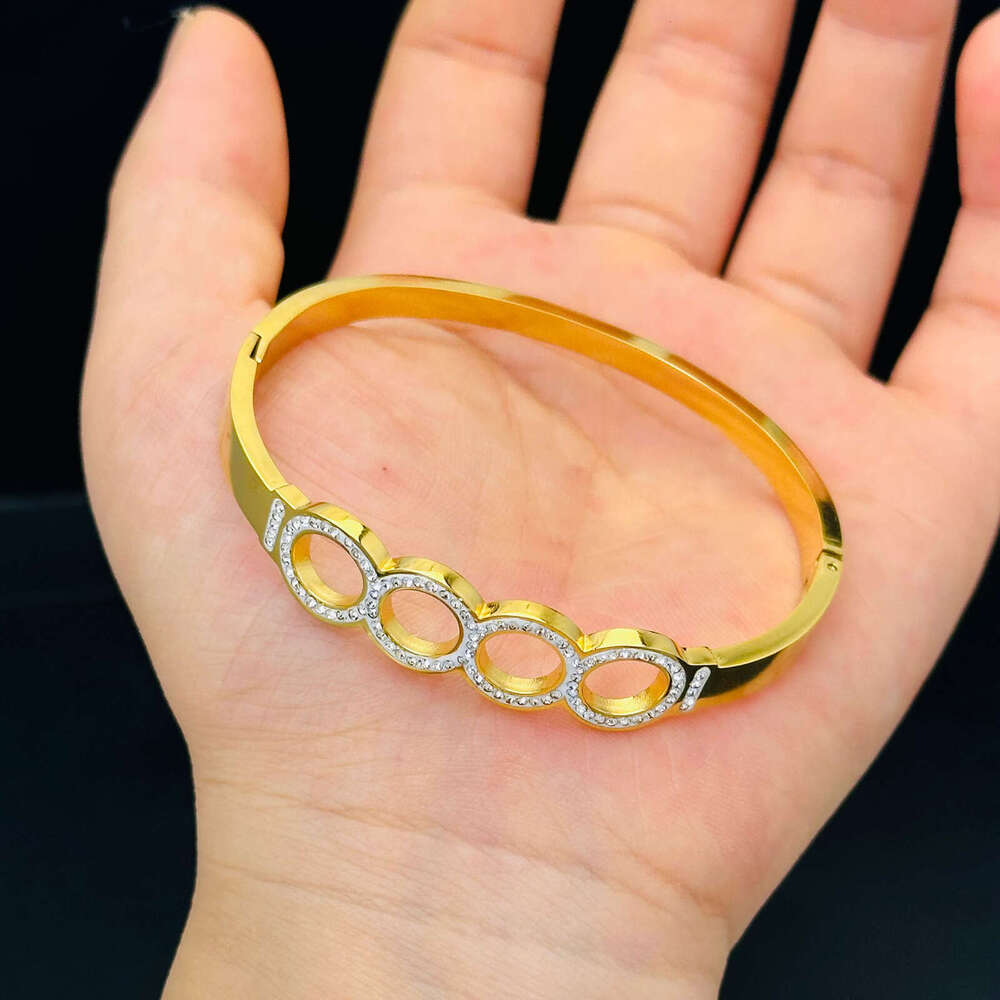 Interlocking Summer Niche Design Light Gold Titanium Bracelet for Women Stainless Steel Jewelry High-end Elegant Simple
