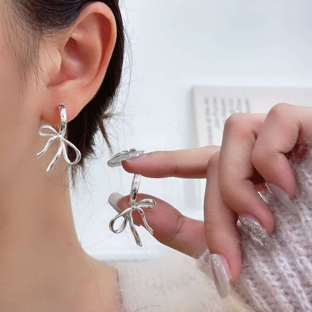 Ribbon Bow for Women, Niche Design, High-End Feel, Brushed Sweet Cool Style, Light , Elegant and Simple Hoop Earrings 97a