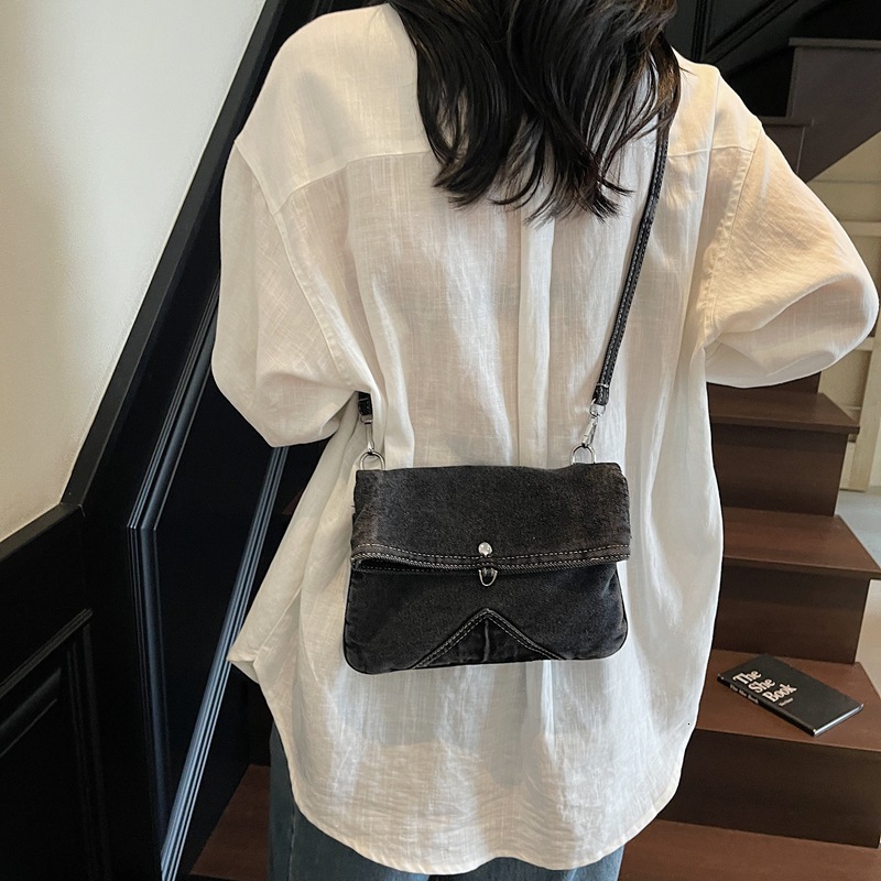 Summer New Women's Shoulder Bag Denim Bag Women's Large Capacity New Casual Simple Commuting Retro Designer Bag Minimalist Style Canvas Bag