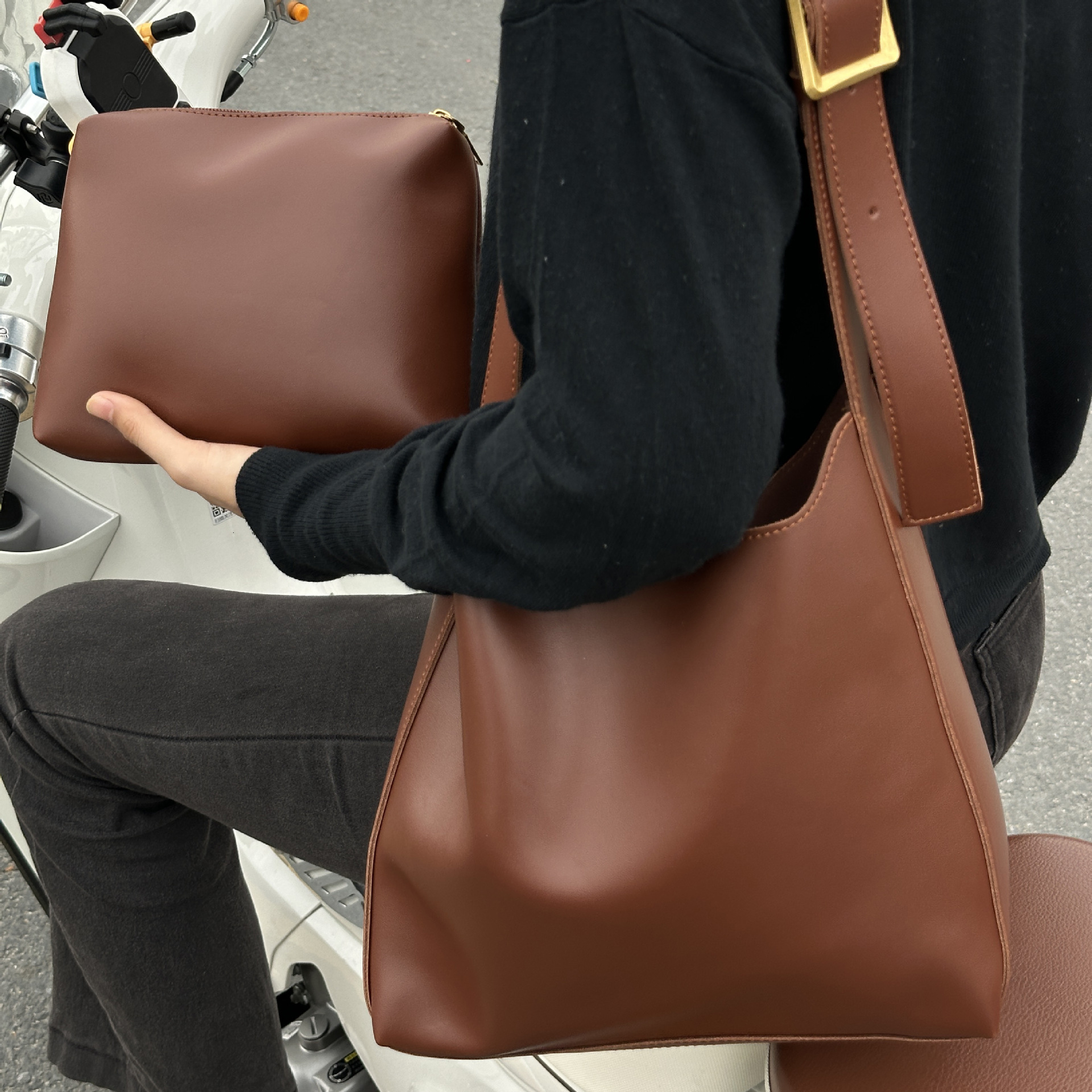 Handbag New Fashion Versatile Bucket Large Capacity Designer Bag Tote Bag Purse Luxury Bag Simple Casual Two-piece Set Soft Slouchy Shoulder Bag
