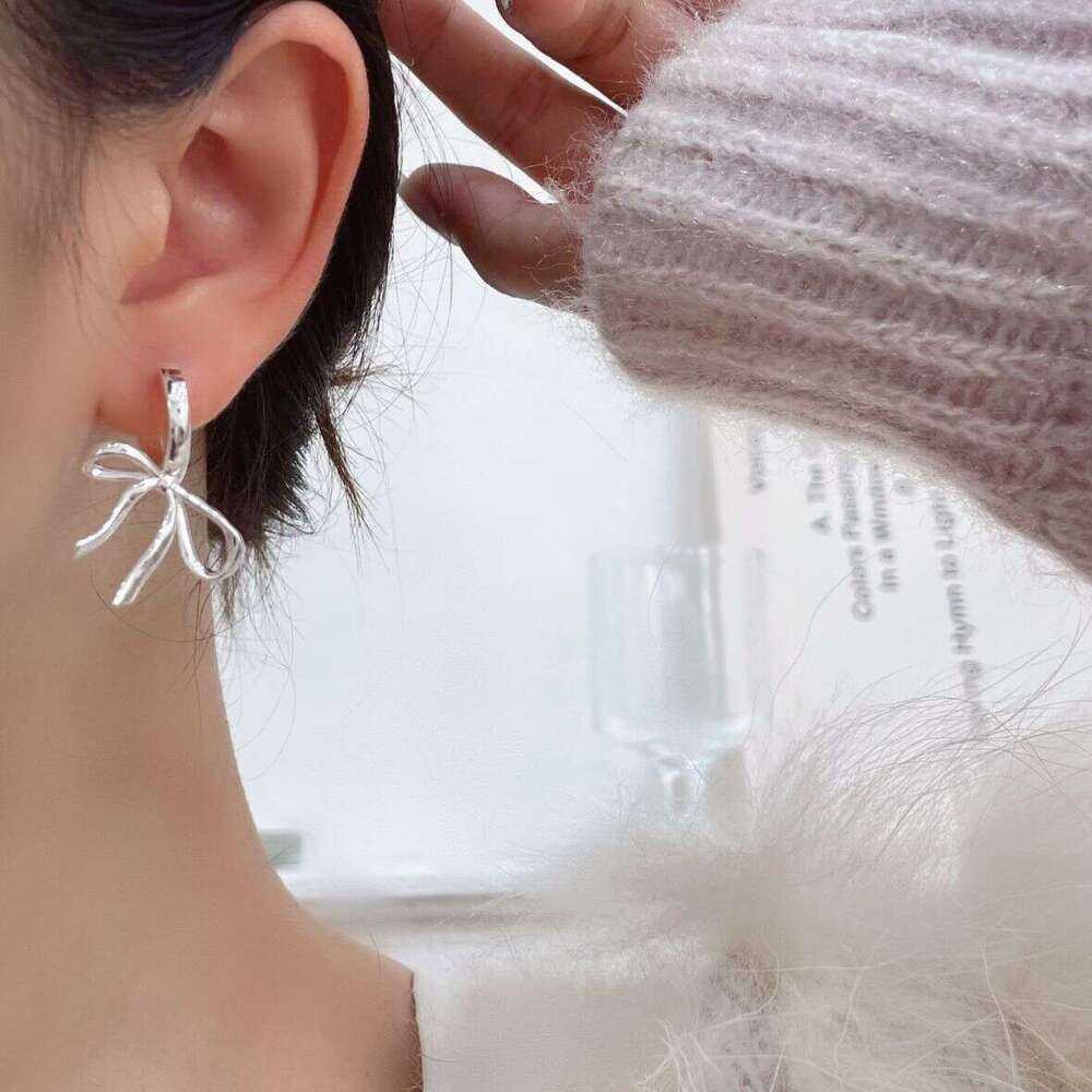 Ribbon Bow for Women, Niche Design, High-End Feel, Brushed Sweet Cool Style, Light , Elegant and Simple Hoop Earrings 97a