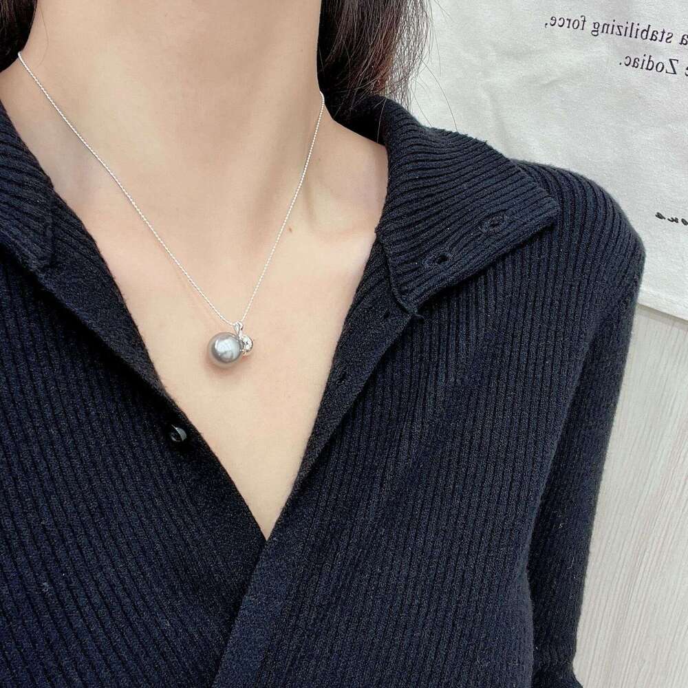 New Gold Gourd Pendant Long Niche Design Light High-end Sweater Chain Elegant Versatile Necklace 0f6