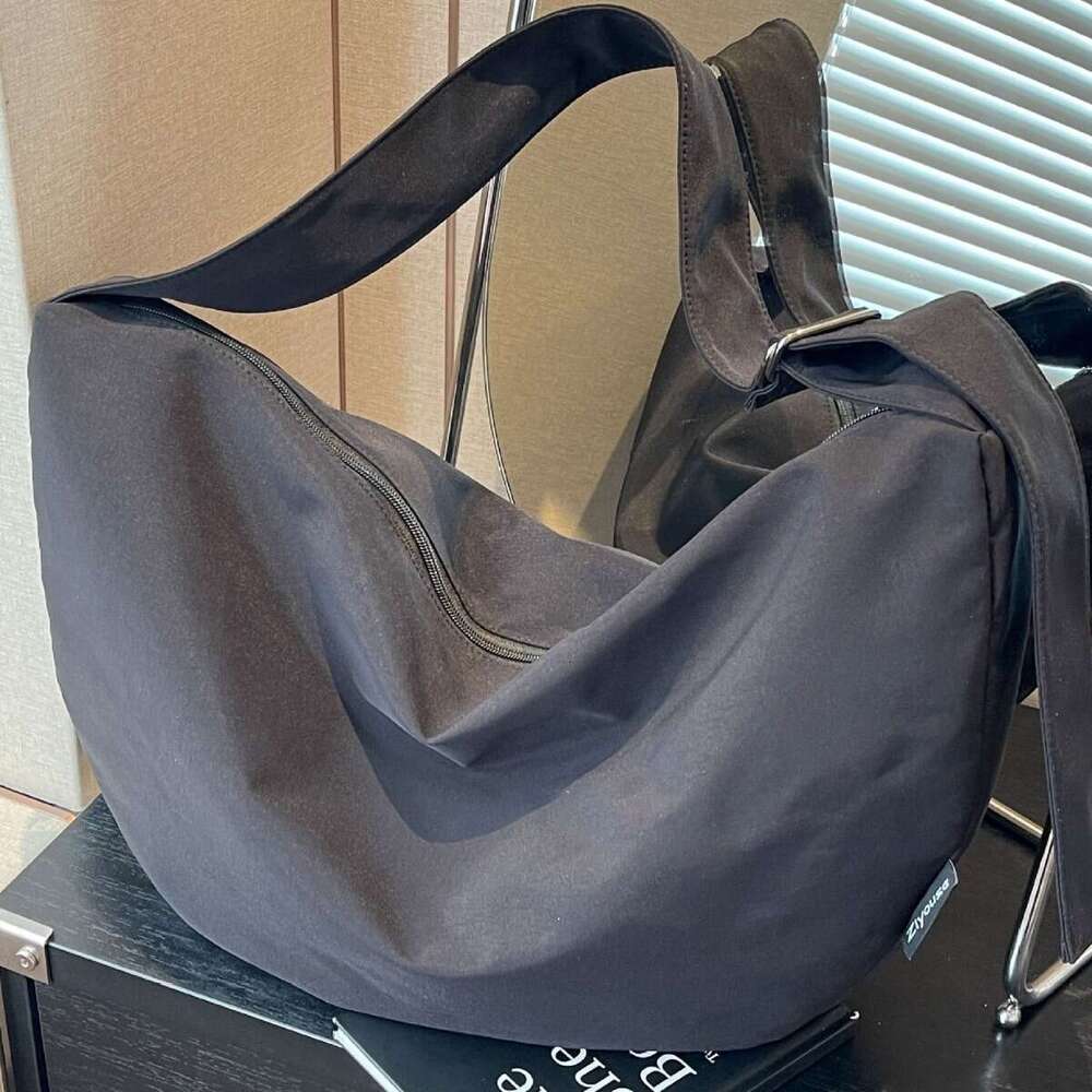 Large Capacity Canvas Versatile Niche Design Crossbody for Men and Women College Students Shoulder Commuter Tote Bag