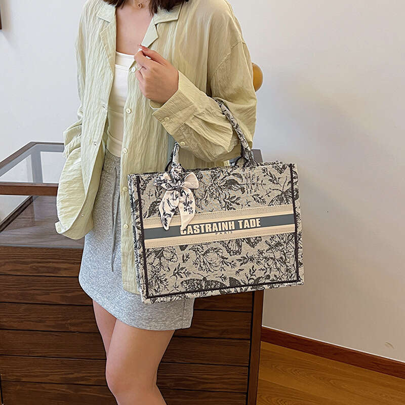 Women's 2024 New Simple Fashion Large Capacity Shoulder Butterfly Scarf Tote Bag Commuter Handbag