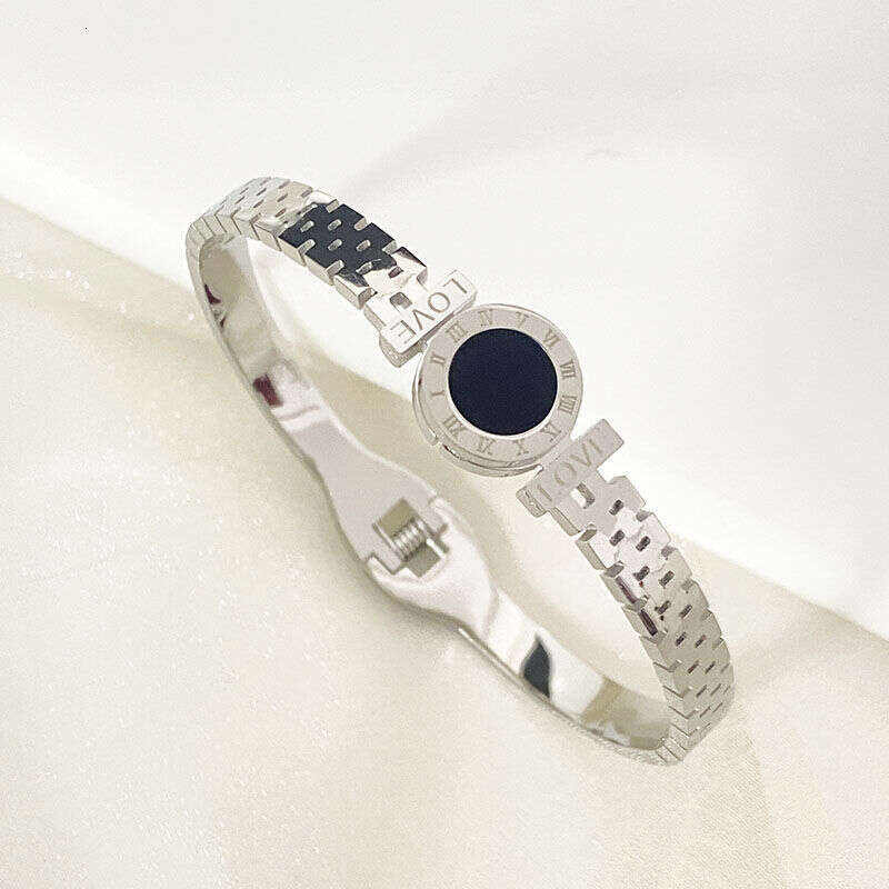 Roman Numeral Titanium Steel for Women, Ins Style, Non-Fading, Minimalist Design, Niche Design Sense, Internet Celebrity Watch, Gold Bracelet